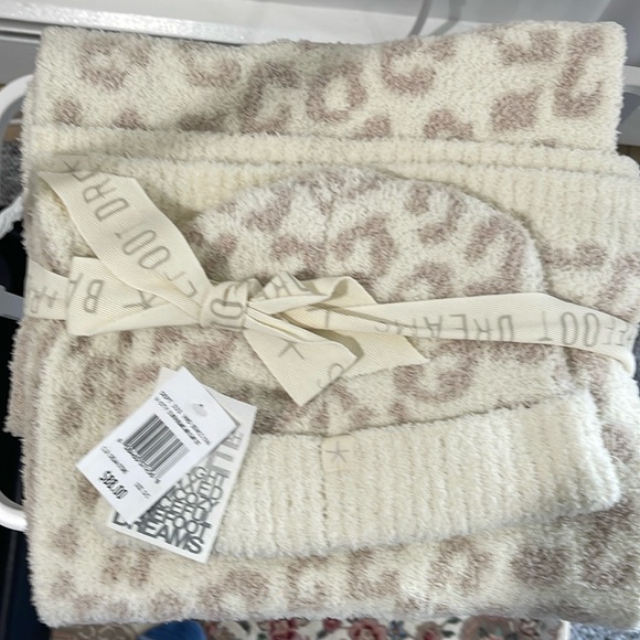 Barefoot Dreams Accessories - Barefoot dreams, cozy, beanie, and scarf set cream, stone color